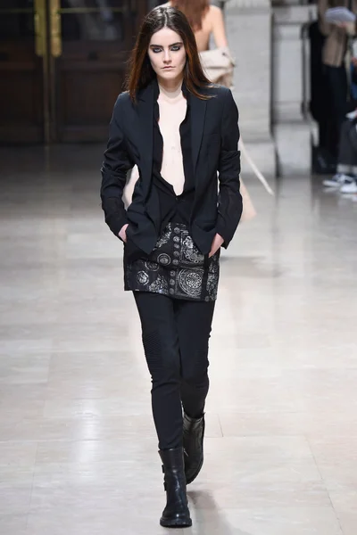 Look 9